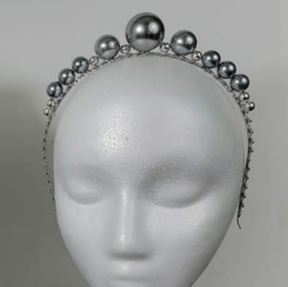 Ariana Grande Headband Style